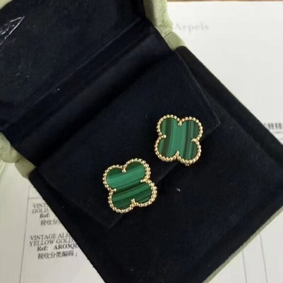 Van Cleef & Arpels Gold and mother of pearl Clover Earrings - Picture 3 of 5